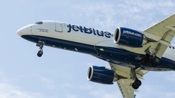 JetBlue revenue guidance stock surge